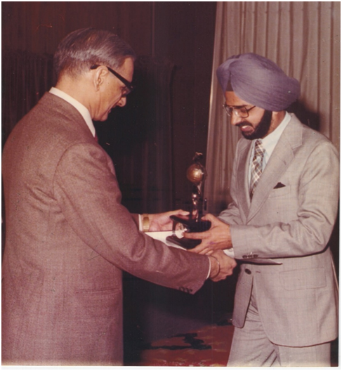 Imkemex getting award for best performance from Mr. Gill, Ministry of Commerce