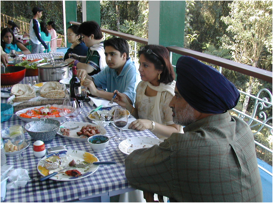 Sao Paulo. Mit Mohan Singh Kahlon with other Sikhs in his house to meet author